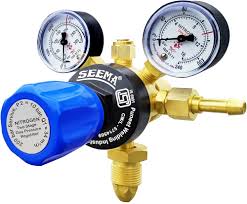 Oxygen Pressure Regulator – Dual Gauge
